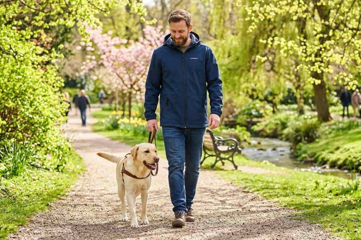 Темно-синяя куртка из софтшелла Темно-синяя куртка из софтшелла